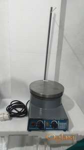 Magnetna mešalica sa grejnom pločom